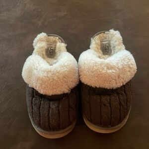 Girls Ugg cable knit slippers